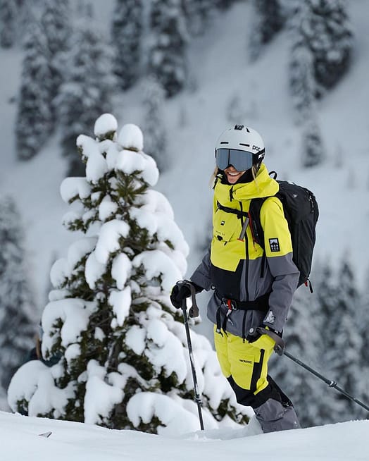 Asiakas @vickanwahlen tuotteessa Montec Doom W Lumilautailutakki Naiset Bright Yellow/Black/Light Pearl