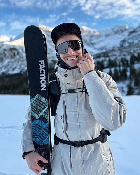 Asiakas @nikos_jpg tuotteessa Dope Adept Laskettelutakki Miehet Sand