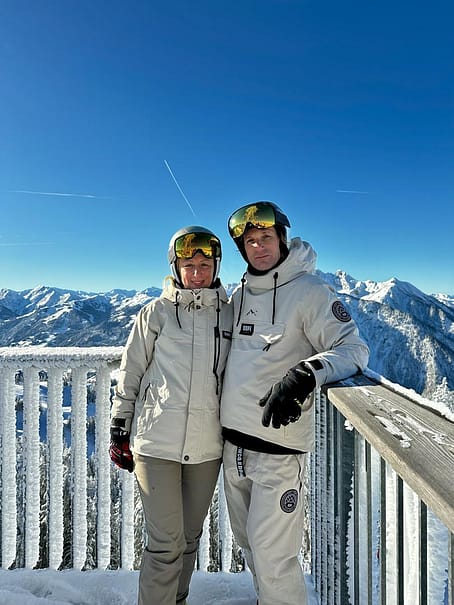 Asiakas @undefined tuotteessa Dope Blizzard W Full Zip 24 Laskettelutakki Naiset Sand