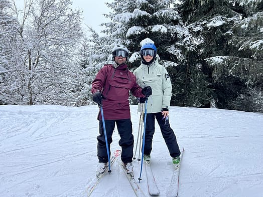 Asiakas @undefined tuotteessa Dope Akin Lumilautailutakki Miehet Burgundy