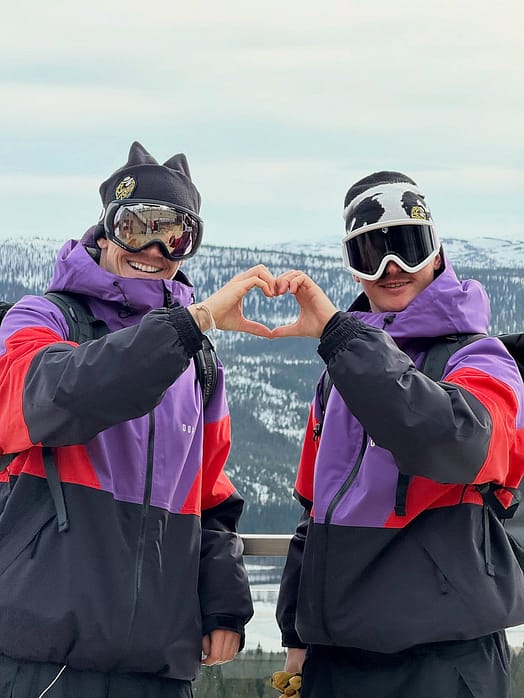 Asiakas @lukas.muellauer tuotteessa Dope Spartan Laskettelutakki Miehet Sport Vivid Purple/Red/Black