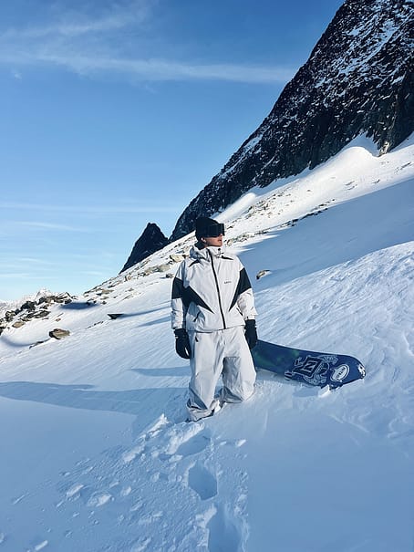 Asiakas @josito_aragon tuotteessa Dope Spartan Lumilautailutakki Miehet Spike Light Grey/Black