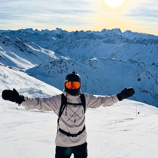 Asiakas @troy_kiveryn tuotteessa Dope Yeti Laskettelutakki Miehet 2X-Up Sand