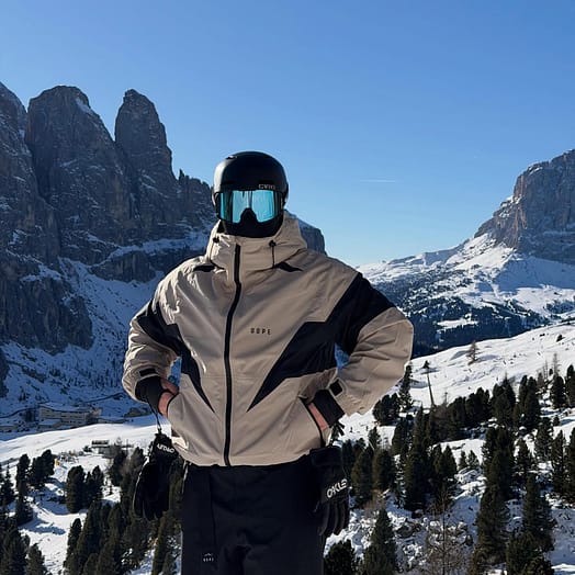 Asiakas @alessandro.valerio7 tuotteessa Dope Spartan Laskettelutakki Miehet Spike Sand/Black