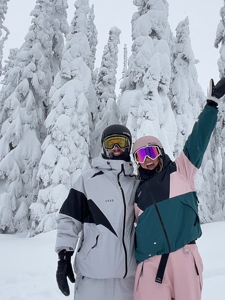 Asiakas @nicos_pow tuotteessa Dope Spartan Lumilautailutakki Miehet Spike Light Grey/Black