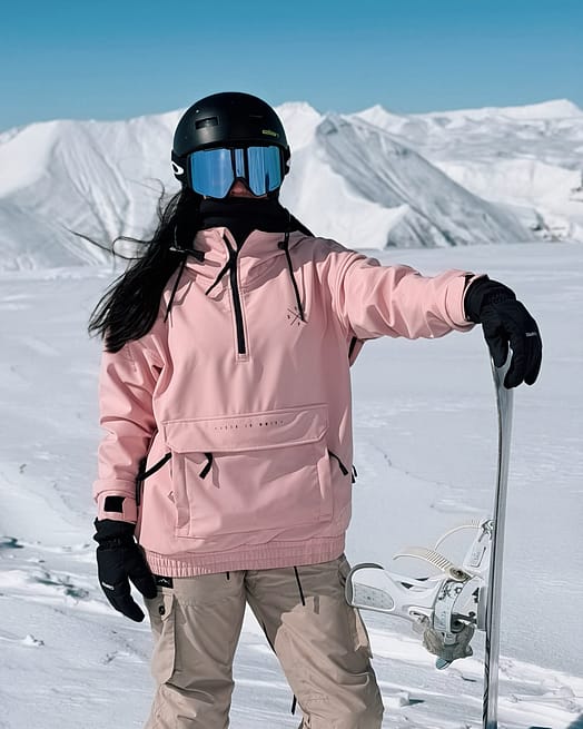 Asiakas @uljana.smnv tuotteessa Dope Iconic W Lasketteluhousut Naiset Sand