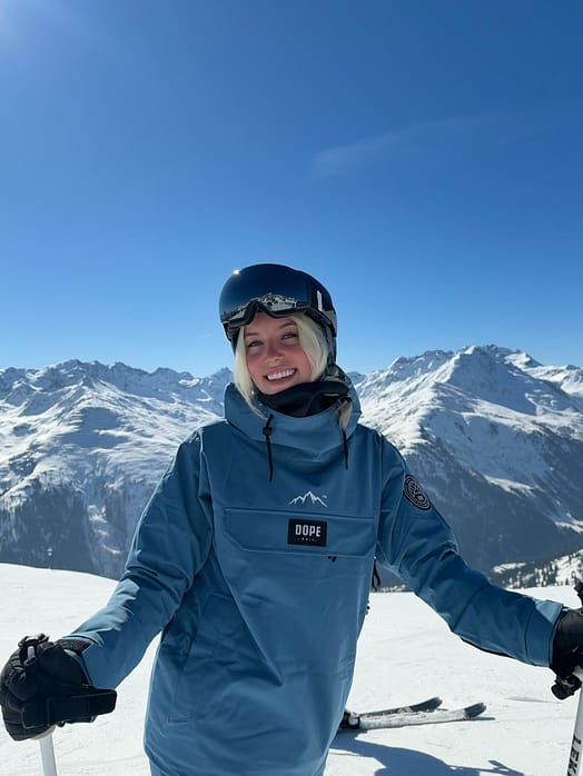 Asiakas @_janinasl_ tuotteessa Dope Blizzard W Laskettelutakki Naiset Blue Steel