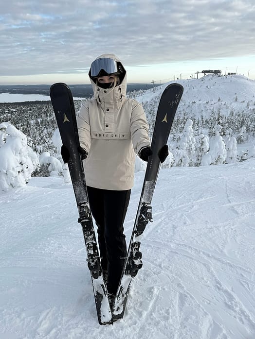 Asiakas @millakumpula tuotteessa Dope Legacy W Lumilautailutakki Naiset Sand