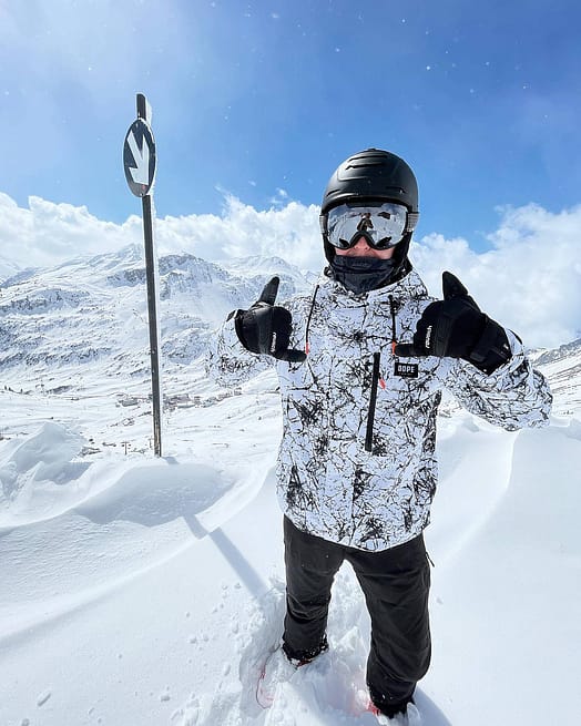 Asiakas @tbs.ms tuotteessa Dope Blizzard Full Zip 2021 Lumilautailutakki Miehet Rock