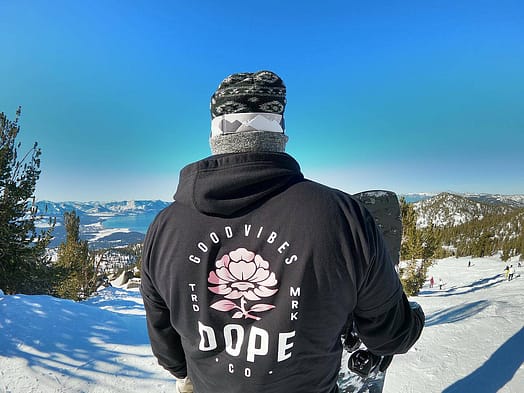 Asiakas @amanimengerink tuotteessa Dope Yeti 2021 Laskettelutakki Miehet Rose Black