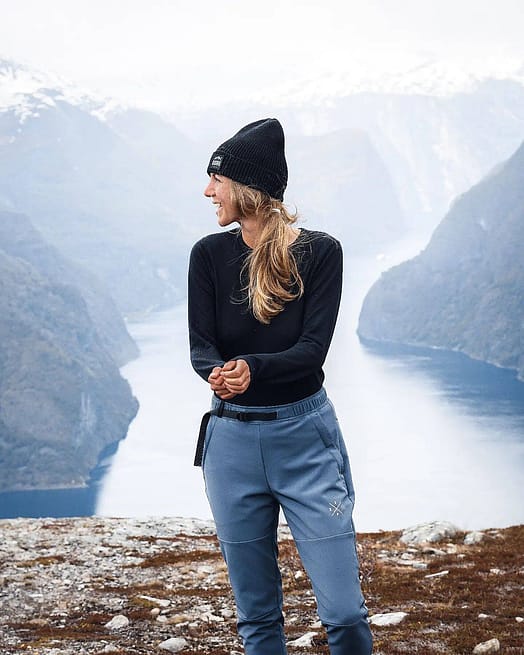 Asiakas @kelluuy tuotteessa Dope Nomad W Ulkoiluhousut Naiset Metal Blue