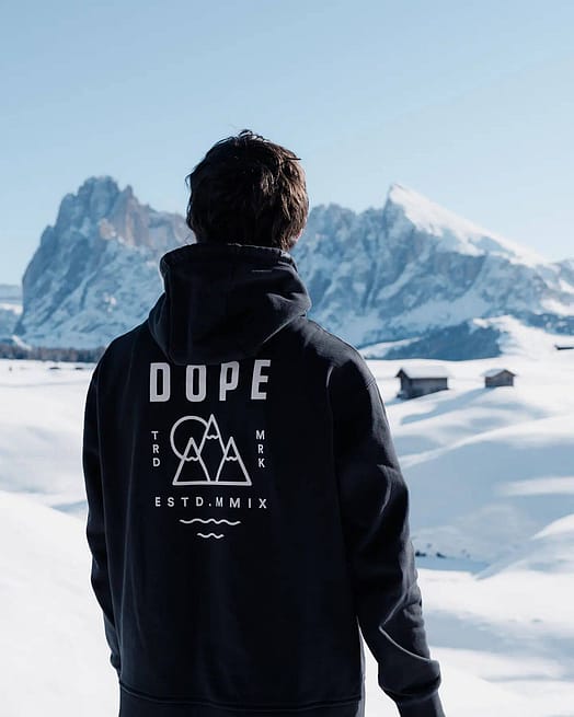 Asiakas @leo_oberkofler tuotteessa Dope Yeti 2022 Lumilautailutakki Miehet Summit Black