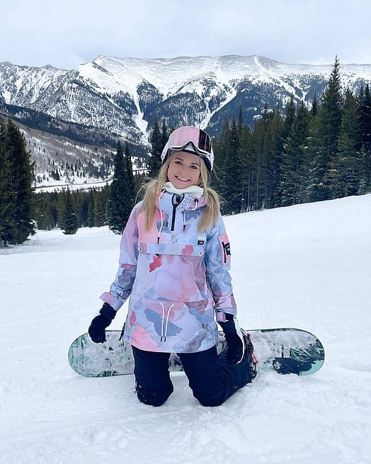 Asiakas @autumnrrenee tuotteessa Dope Annok W Lumilautailutakki Naiset Washed Ink