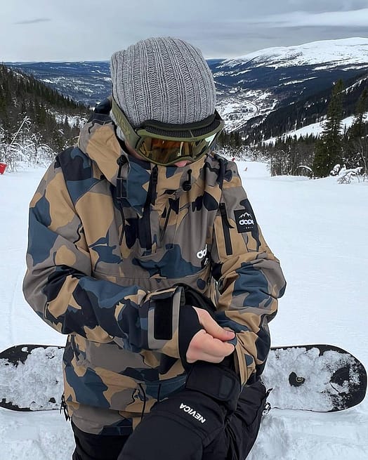 Asiakas @eleonora.kupczyk tuotteessa Dope Annok Laskettelutakki Miehet Walnut Camo