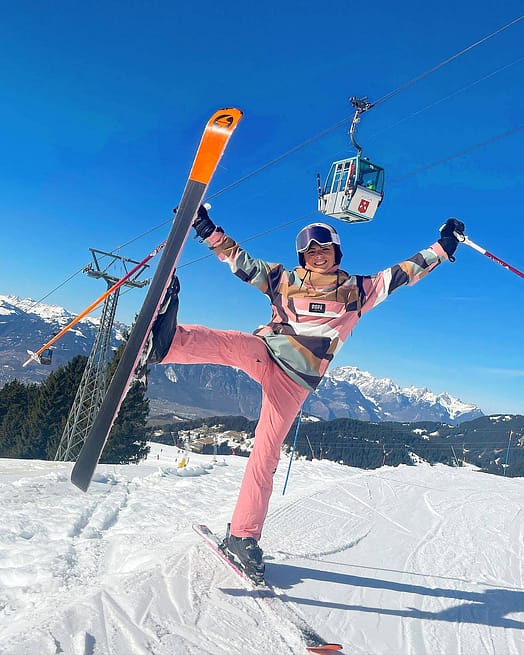 Asiakas @livvhyde tuotteessa Dope Blizzard W Lumilautailutakki Naiset Shards Gold Muted Pink