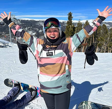 Asiakas @julieallen32 tuotteessa Dope Blizzard W Lumilautailutakki Naiset Shards Gold Muted Pink