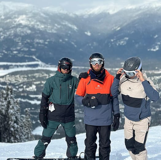 Asiakas @nick1anthony tuotteessa Montec Dune Lumilautailutakki Miehet Sand/Black/Metal Blue