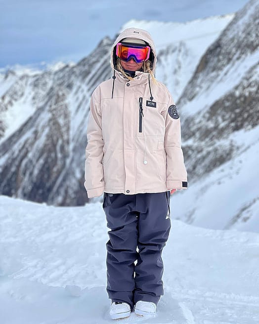 Asiakas @kailirandmae tuotteessa Dope Blizzard W Full Zip 24 Laskettelutakki Naiset Sand