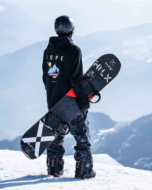 Asiakas @lucky_l.u.c tuotteessa Dope Yeti 2022 Lumilautailutakki Miehet Pine Black