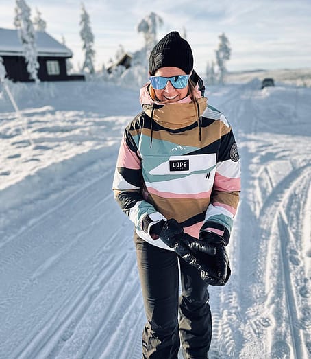 Asiakas @may__sina tuotteessa Dope Blizzard W Lumilautailutakki Naiset Shards Gold Muted Pink