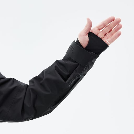 Lumilukot ranteissa