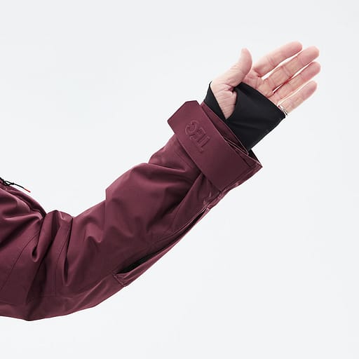 Lumilukot ranteissa